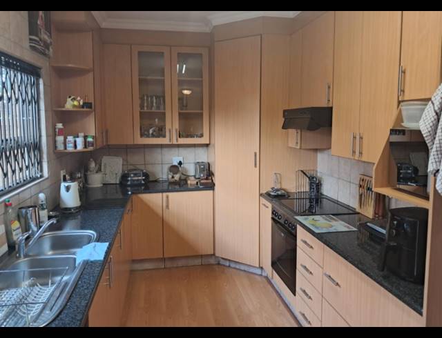 3 BEDROOM TOWNHOUSE FOR SALE IN NEW REDRUTH